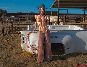 SofieMarieXXX/Hat Chaps Truck Bed White Horse Nude